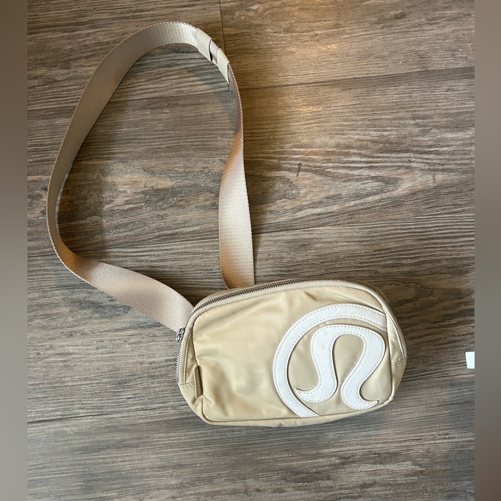 Lululemon belt bag